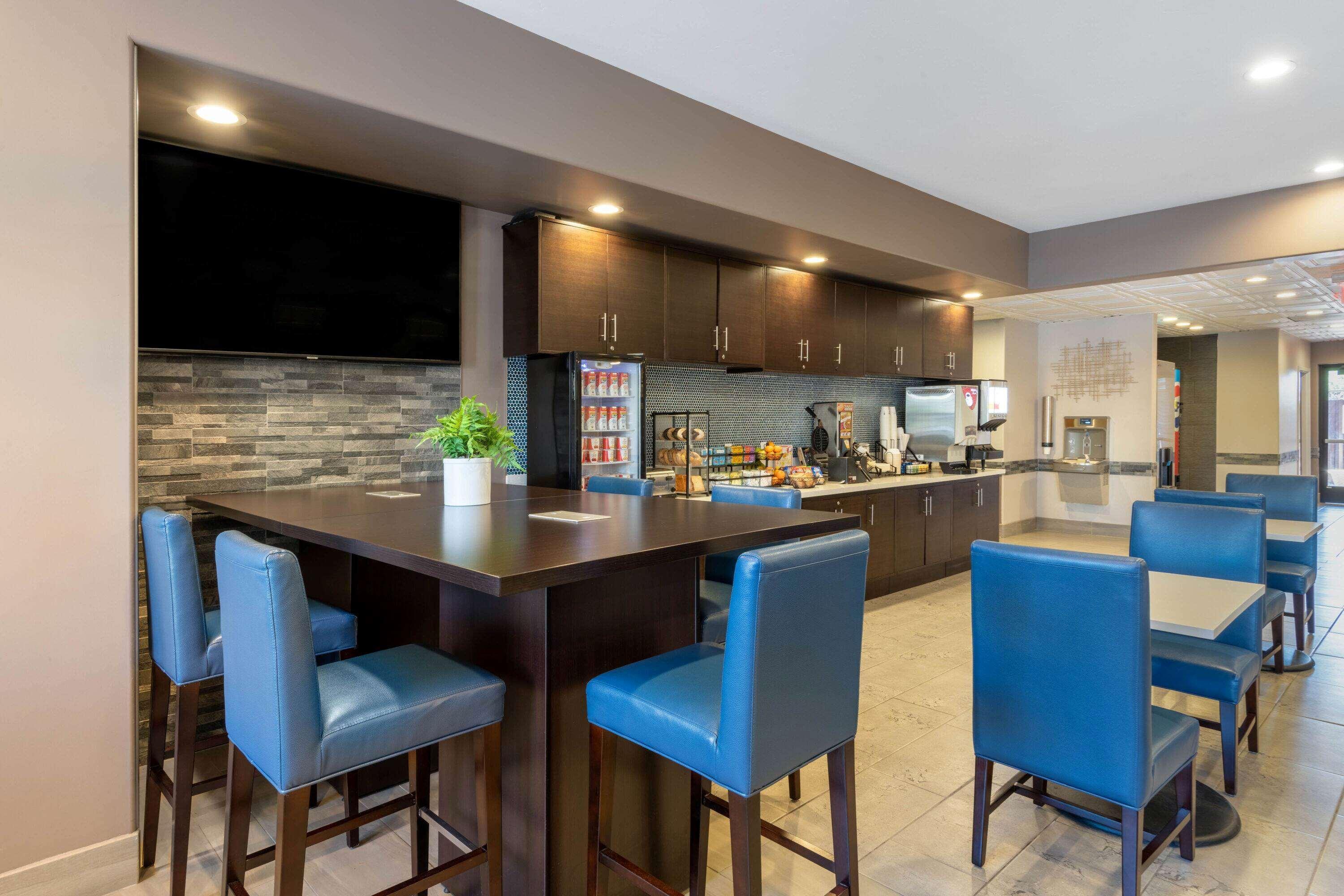 Microtel Inn & Suites By Wyndham Tracy Ngoại thất bức ảnh