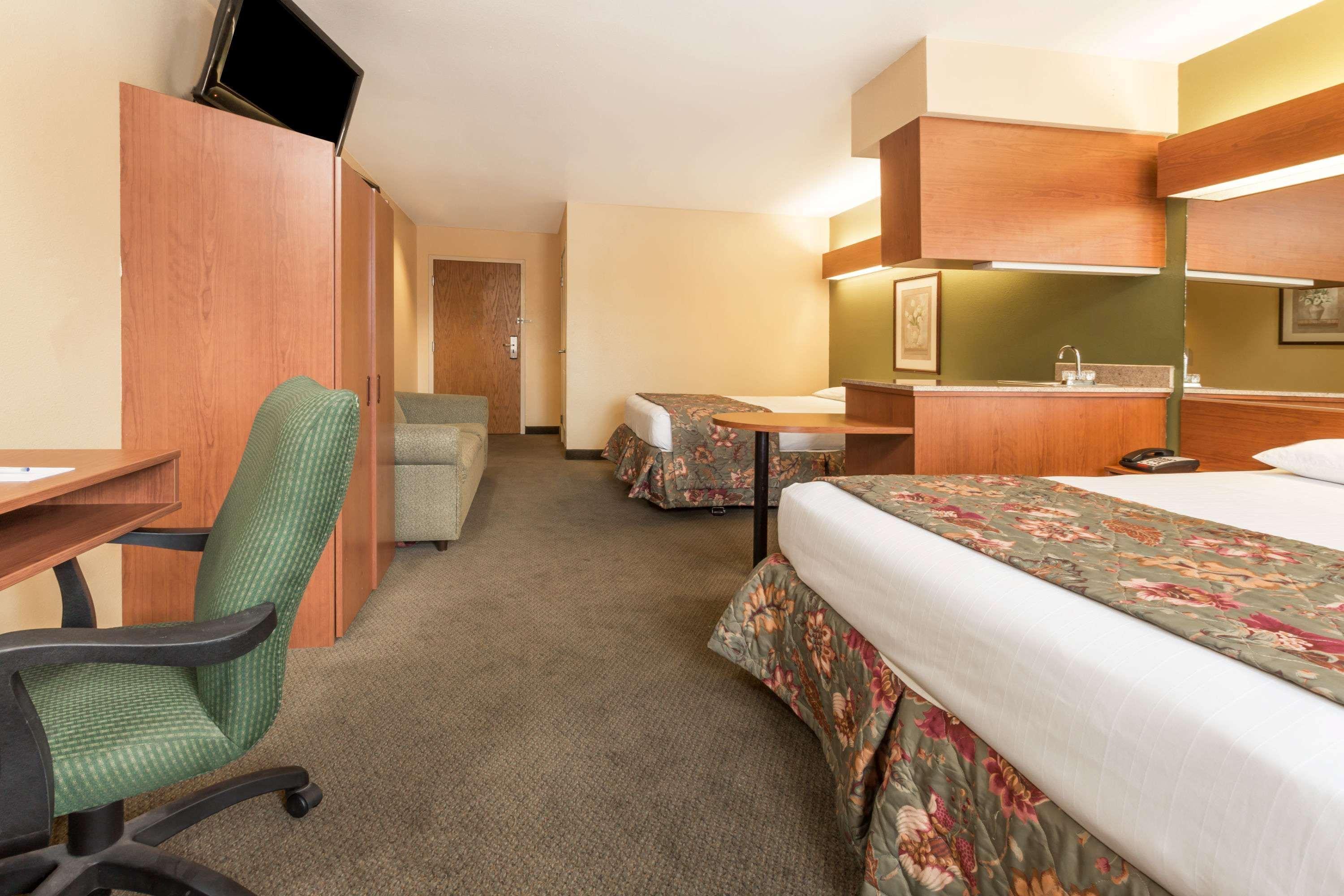 Microtel Inn & Suites By Wyndham Tracy Ngoại thất bức ảnh