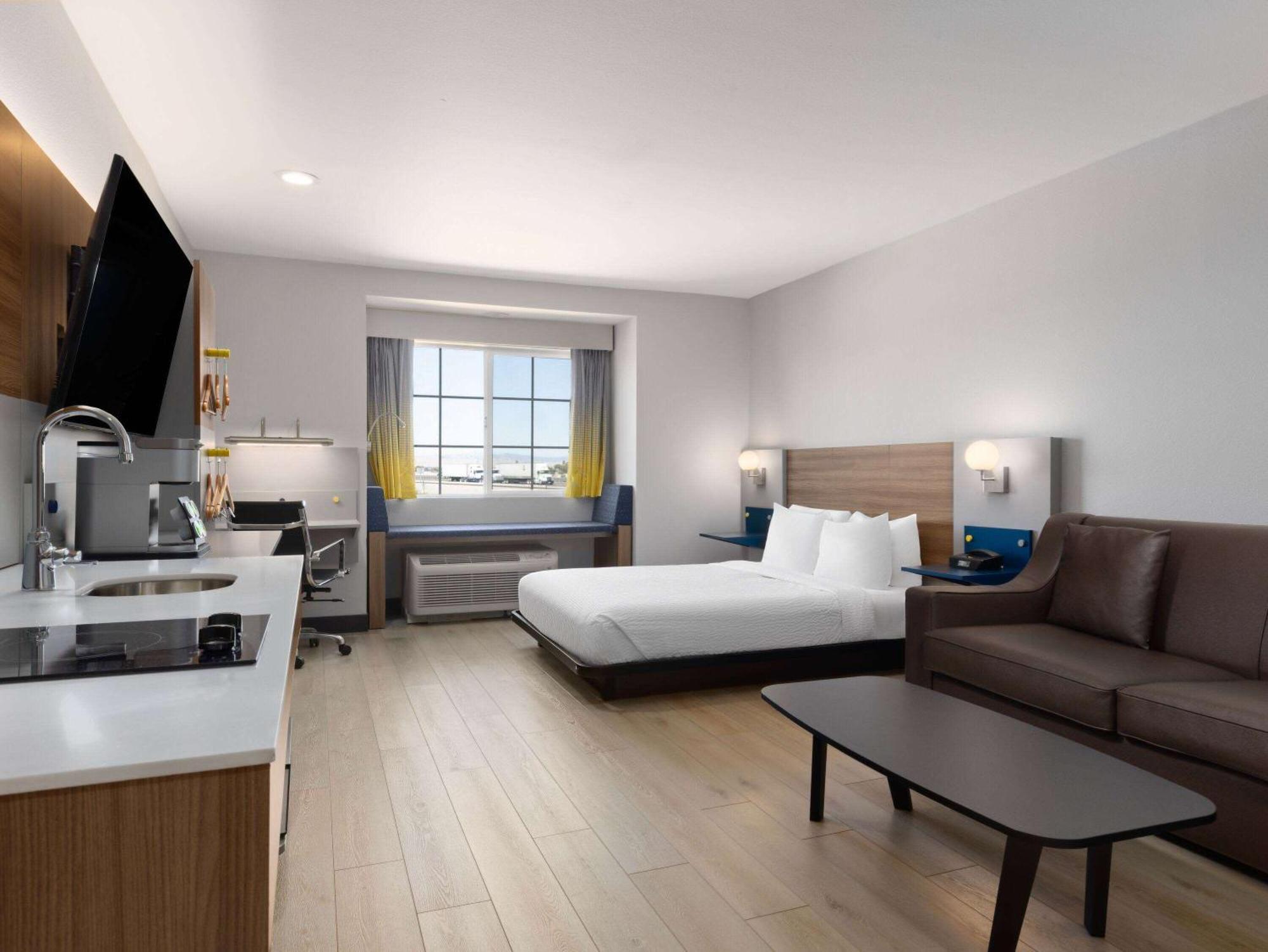 Microtel Inn & Suites By Wyndham Tracy Ngoại thất bức ảnh